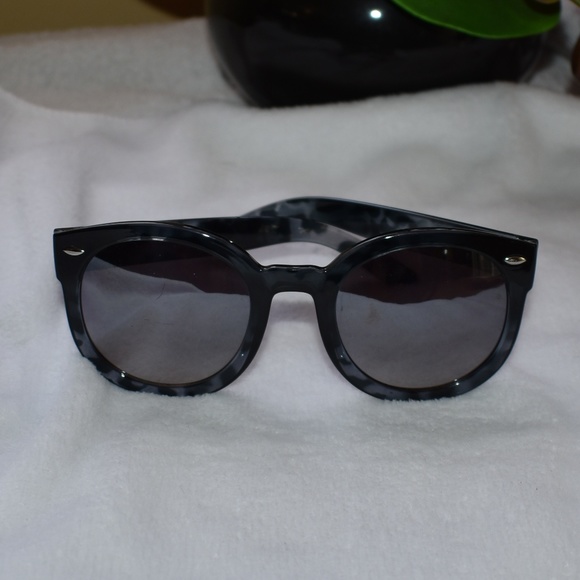 Dot Dash Accessories - Dot-Dash  BLK/GRY Round Cat Eye Sunglasses